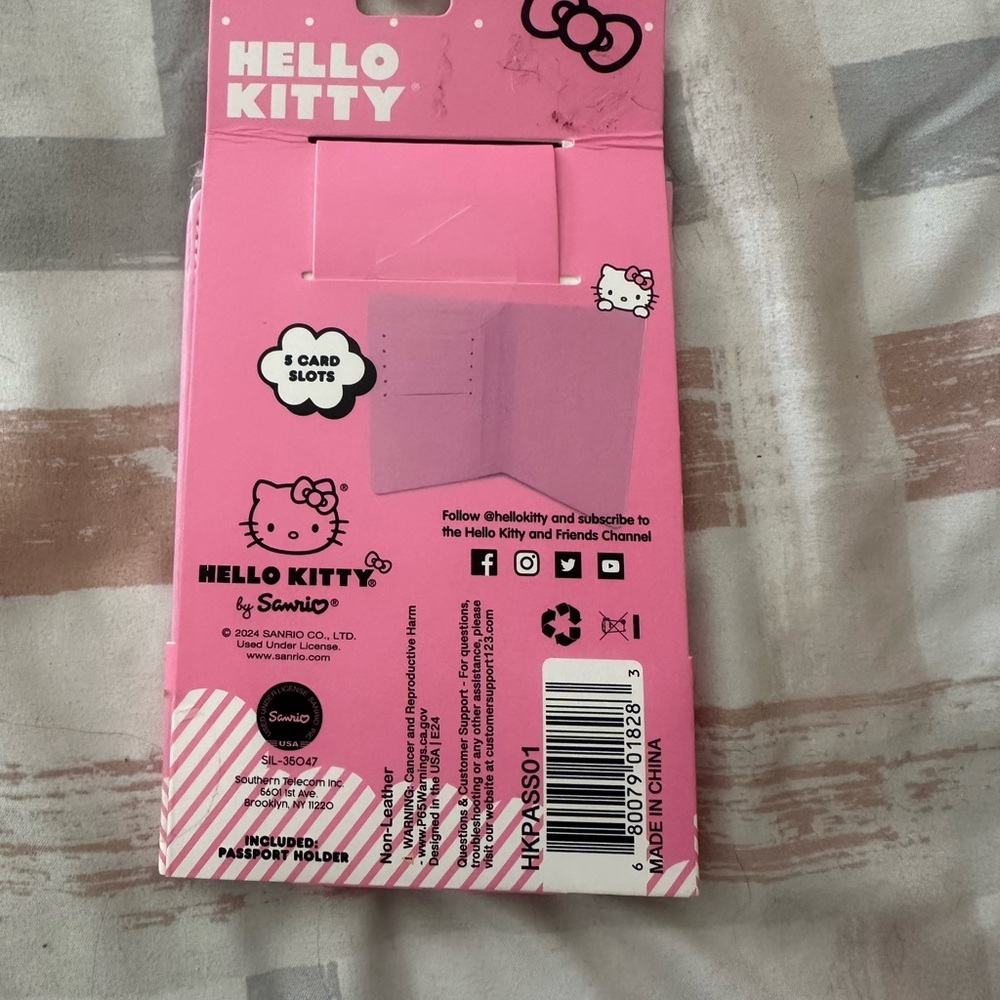 Hello Kitty Passport Holder - Picture 2 of 2